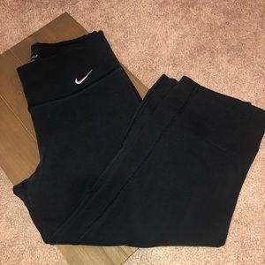 Nike - Black Crop Leggings - Yoga Pants